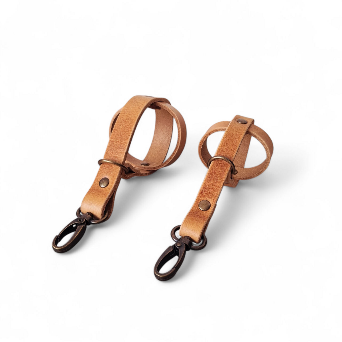 Size comparison of small and normal leather ball holders for 5cm and 7cm dog balls.