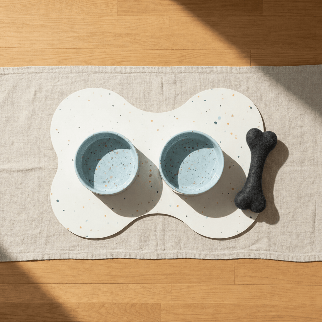 Large Dog Starter Set – Bowls, Placemat and Wool Bone - Smiley Bark